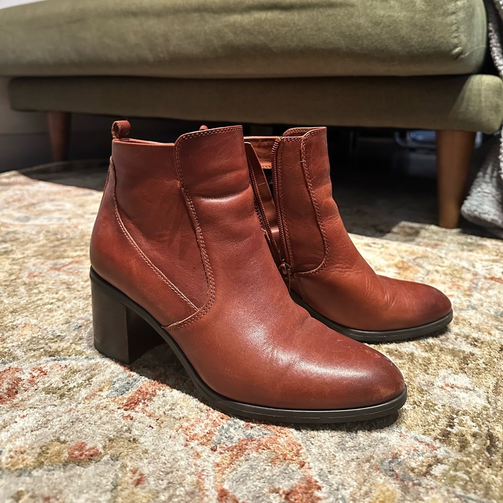 NATURALIZER BOOTIES
